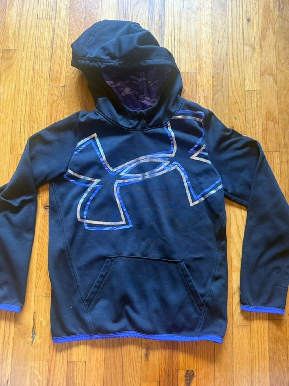 Under Armour sweatshirt